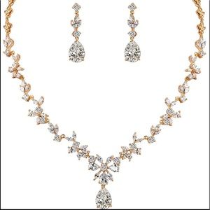 WeimanJewelry Women Cubic Zirconia Marquise Teardrop Bridal Necklace and Danglin